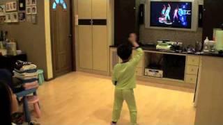 Kids play kinect dance