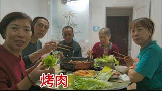 夫妻俩明天干活走，和公婆回来收拾一下拿点干菜，大姐在家做烤肉 #记录真实生活 #家的味道