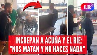 Ciudadanas INCREPAN a CÉSAR ACUÑA en aeropuerto: “Nos MATAN y nunca HACES NADA” | #LR