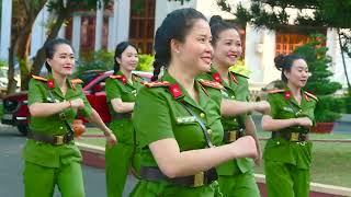 Dân vũ  "Chúng tôi là người nữ chiến sĩ Công an"  của  Phụ nữ Công an Khánh Hòa