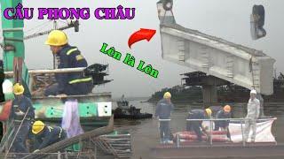 Rất vất vả: bốn xe cẩu mới gồng mình nhấc được các thanh dầm khủng lên trụ t1 nối với mố.1.nhịp 1CPC