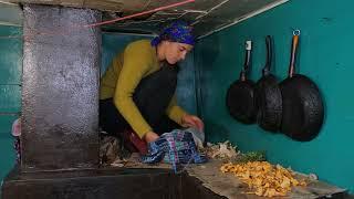 Unbelievable Life of a Family Living Far from Civilization in the Mountains