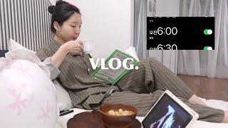 vlog. 일상 브이로그 | 6시 기상 | 틈날때마다 책 읽기 | 더 현대 크리스마스 장식구경 | 누이어 열포장 | 카페에서 일하기 | 오랜만에 운동