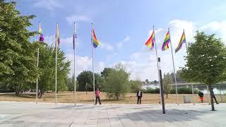 Oberbürgermeister hisst Regenbogenflagge