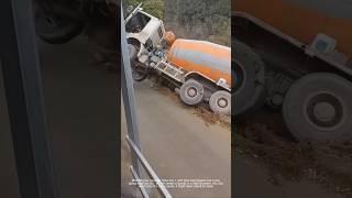 Brakes fail, concrete truck goes downhill: The moment of the accident