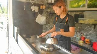 A hamburger food truck run by a female motorcycle enthusiast. キッチンカー street food