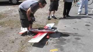 RC AIRPLANE NITRO - PILOT : JAVIER - LOCAL: AMELIA PARK - FILMED BY : HIGINO OGURO