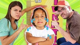 MC Divertida wants to be tall and jump at the trampoline and at the pool (kids want to be taller)