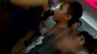 Niño Perreo aprendiendo a bailar