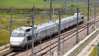 TGVs at Speed on LGV Bretagne-Pays de la Loire