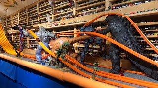 HOT WHEELS GIANT MONSTER TRACK