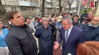 Марзаев жильцам Комсомольской: "Баню снесли, высотка будет, распределите 100 млн компенсации"