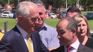 Malcolm Turnbull and acting Victorian premier's awkward exchange on youth 'gangs'