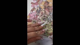 "精致美甲艺术创作：梦幻小屋主题与水晶饰品装饰全记录（专业美甲师可爱卡通彩绘技巧分享）"