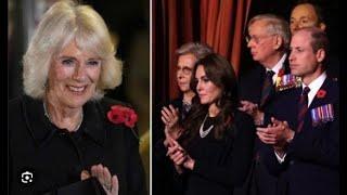 Die königliche Familie ist in großer Zahl zum Festival of Remembrance in der Royal Albert Hall unter