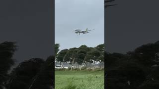 Crazy high winds ️️ #aviation #planespotting #ytshorts #yt #airport #plane #schiphol #storm #klm