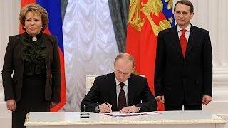 Putin formally signs Crimea into the Russian Federation