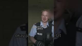 Polizist macht einfach die Tür zu! ‍️  | #shorts | Real Stories Deutschland