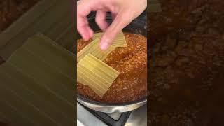 LASAGNA SÚPER FÁCIL: Se hace todo en una sola sartén! #shorts