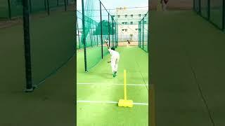 How to in swing #yoitubeshorts #cricket #cricketcoaching #bowling #shortcricket #viralvideo #foryou