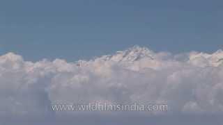 Chomolhari, Gangkar Punsum and Jitchu Drake from the air