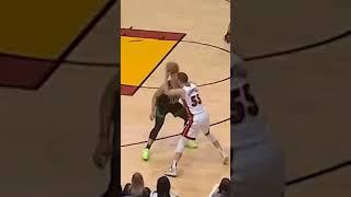 Duncan Robinson Killer Move Freezes Defense - Rocker Step