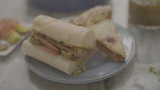 Chicago-Dog PoBoy mit süß-scharfem Pickle-Relish | Emeril Lagasse