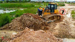 Wow Technical​ Trimming Land In Water And Clearing Water For Foundation Build With SHAMTUIDozer Push