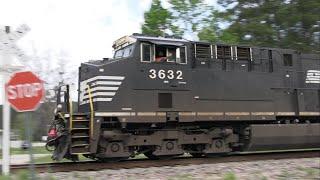 CSX L630-02 with NS power comes by Clyo, GA with conductor Andrew Proctor! 4/2/24