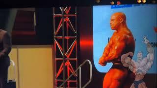 Martin Fitzwater posing routine at EVLS Prague pro bodybuilding show