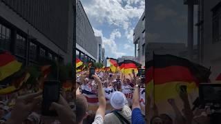 Stuttgart 19.06.2024  Deutsche Fans zeigen mit Stolz ihre Flagge bei der Europameisterschaft 2024!