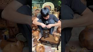 Handicraft videos show how craftsmen convey life wisdom through their skills.