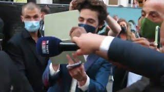 Timothée Chalamet fist-bumps fan  & signs poster while arriving @ DUNE Premiere PARIS 2021.09.06