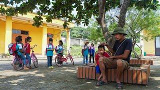 Simple Happiness : The simple life of Mạnh and his disabled father