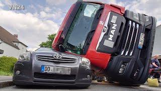 12-05-2022 - VN24 - Recovery of an tipper truck overturned in the middle of a residential area