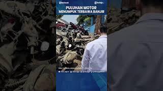 Puluhan Motor Menumpuk Terbawa Banjir