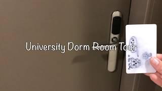 UNIVERSITY DORM ROOM TOUR! -- Living in Madrid as a uni student ⭐