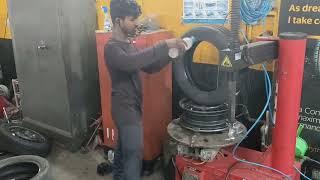 Quick Car tyre swap by an expert Mechanic in less than 3 Minutes