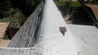 CRAZY  ROOFER WALKING ON A STEEP ROOF... No harness, Loco , Insane ! How to walk on a steep roof.