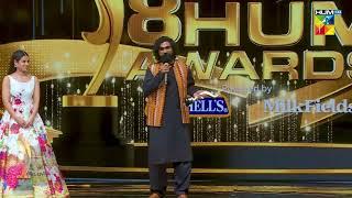 Adeel Afzal Winning Award - Best Supporting Actor Male for Parizaad at The Kashmir 8th Hum Awards.