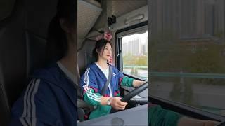 Japan's very intelligent lady truck driver #shorts #ytshorts #trendingshort #viralshort #facts #new