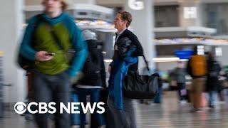 Latest news on Thanksgiving holiday travel, airline fees