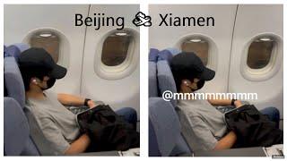 WangYibo slept soundly on the flight, he went to Xiamen to attend the Golden Rooster Awards Ceremony