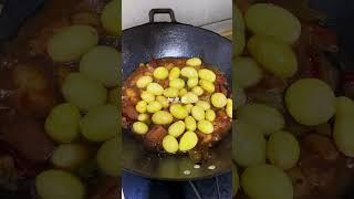 小土豆长出来了，炖上红烧肉也太香了#红烧肉炖土豆#小土豆#湖南