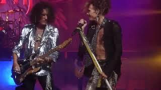 Steven Tyler pisses off Joe Perry on stage