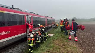 Wetterburg: Kollision zwischen Regionalzug und Auto