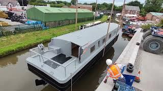 Narrowboats LTD - Widebeam Sailaway Craning