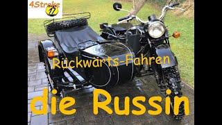 die Russin Rückwärts Fahren