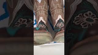 Lone flower boots. #boots #cowboyboots #westernboots