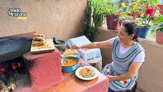 Comida Completa y Rápída Rollitos de Pollo Rellenos de Jamón Con Queso, Arroz y Salsa Verde